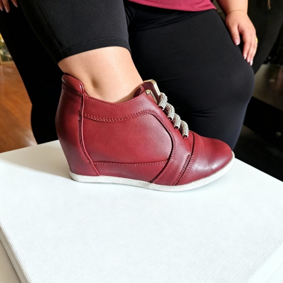Midnight Velvet Red Hidden Wedge High-top Sneaker Sz 11W - Picture 1 of 3